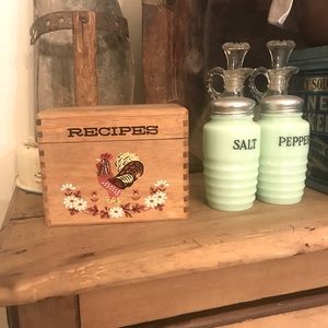Vintage Recipe Box -too cute! Dovetail joints…well made and built to last…